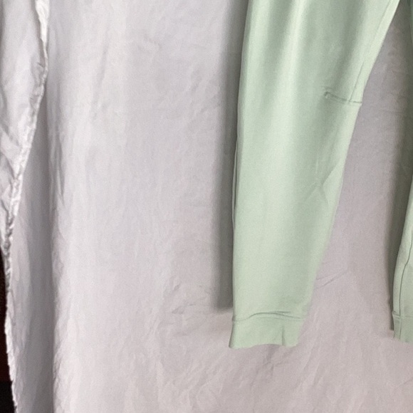 Lululemon joggers - Picture 3 of 11